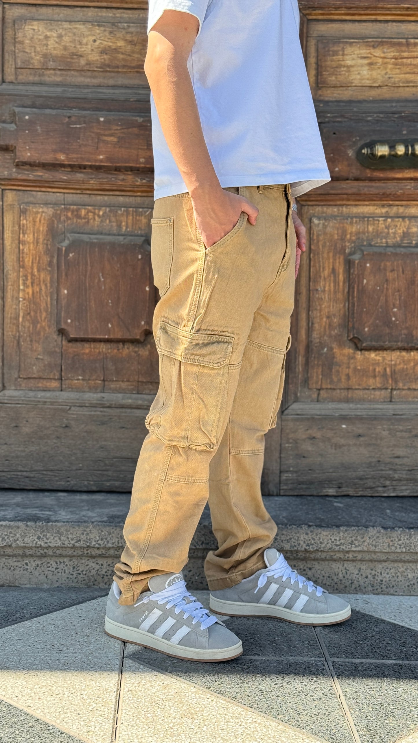 Pantalón cargo beige